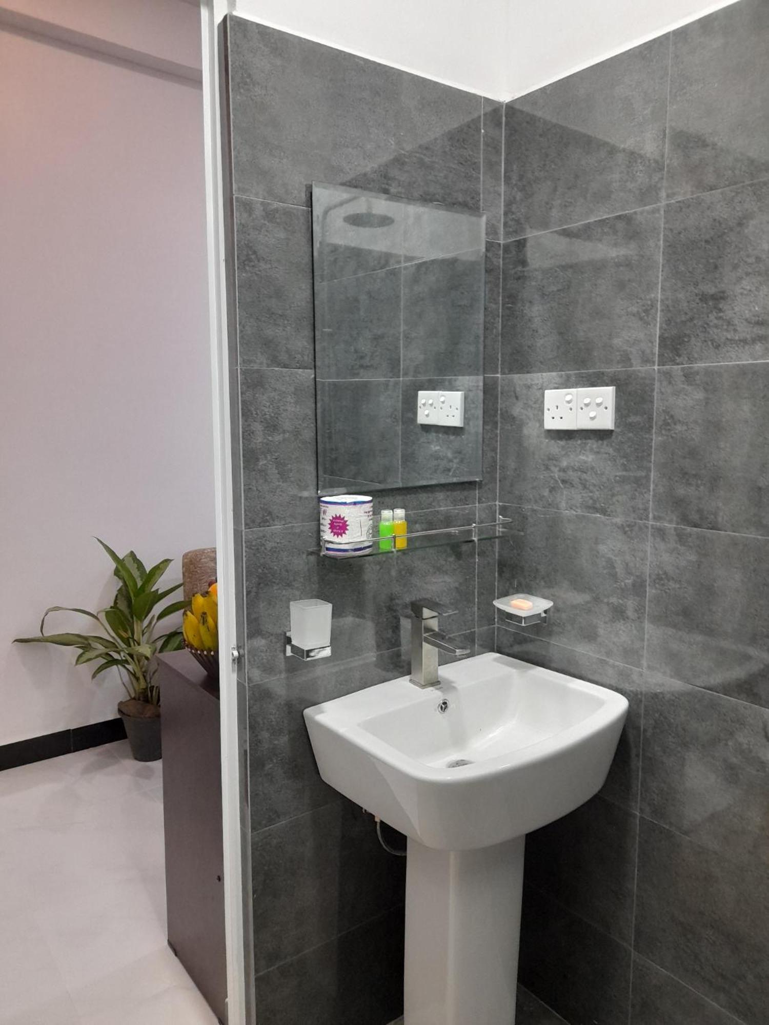 Ella Thenulya Hotel Ngoại thất bức ảnh