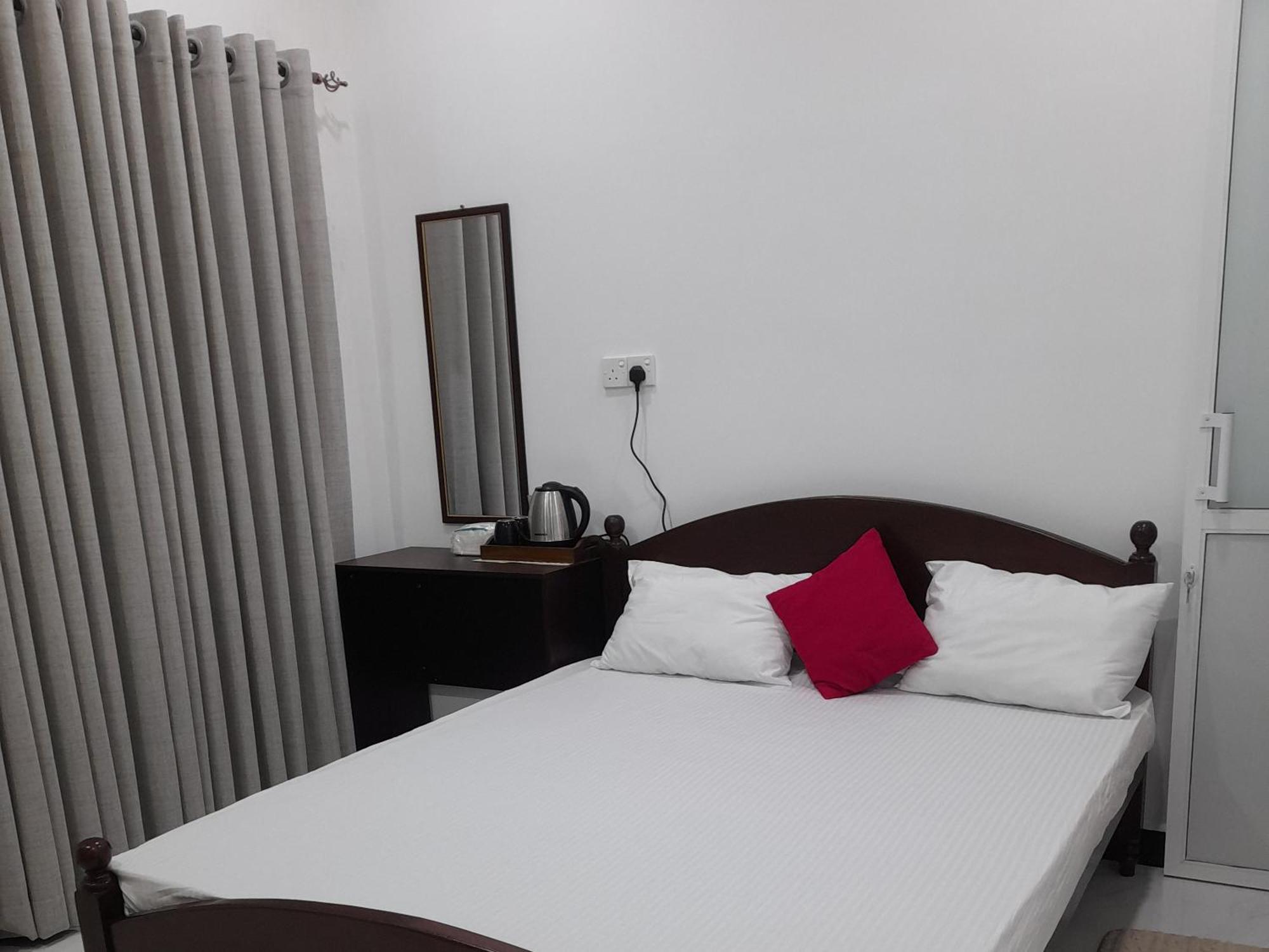 Ella Thenulya Hotel Ngoại thất bức ảnh