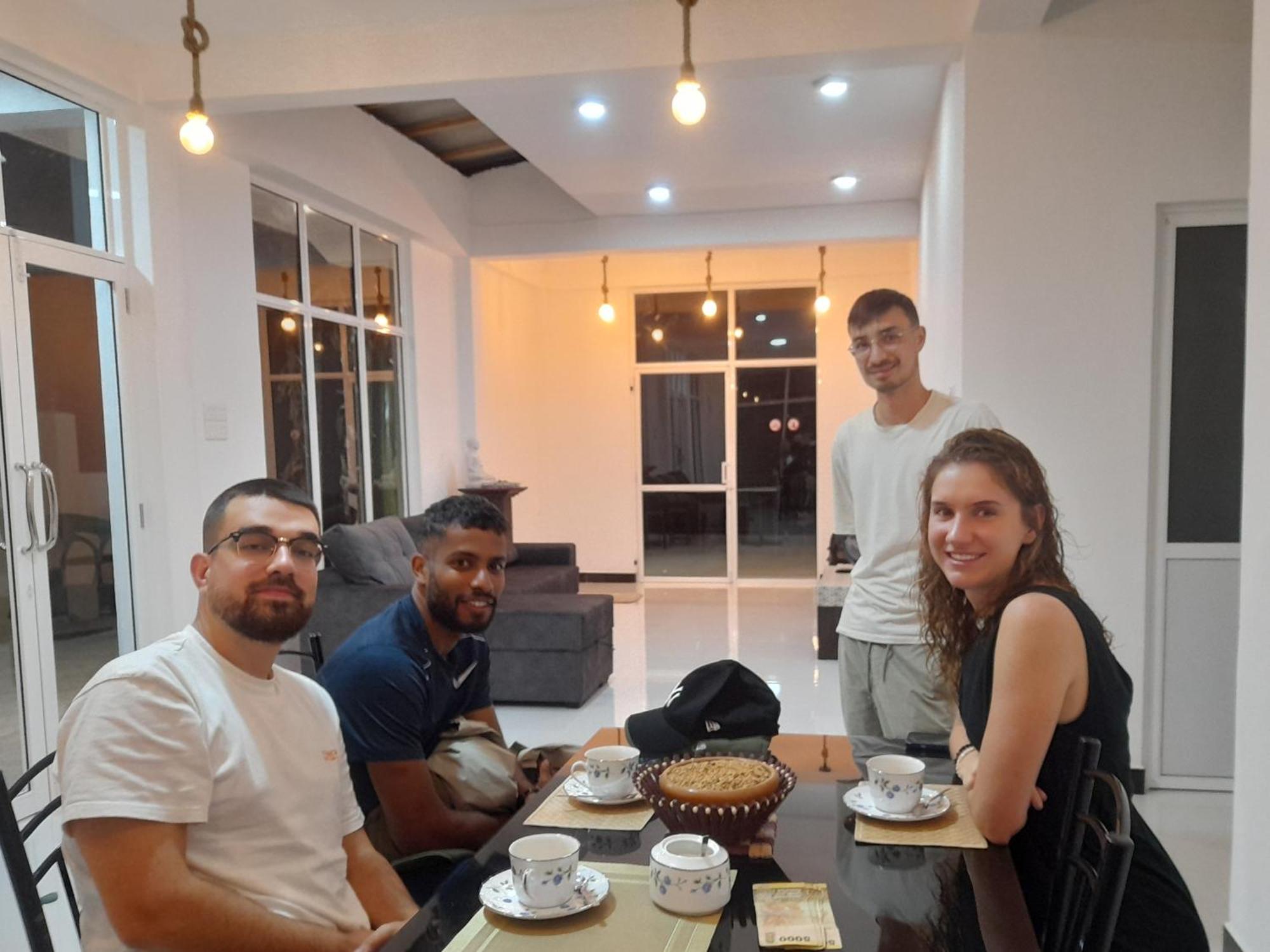 Ella Thenulya Hotel Ngoại thất bức ảnh