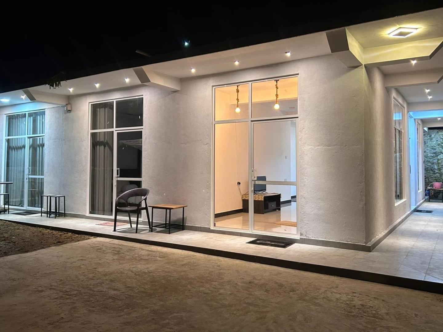 Ella Thenulya Hotel Ngoại thất bức ảnh